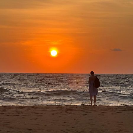 Honey Beach Hostel Negombo Buitenkant foto