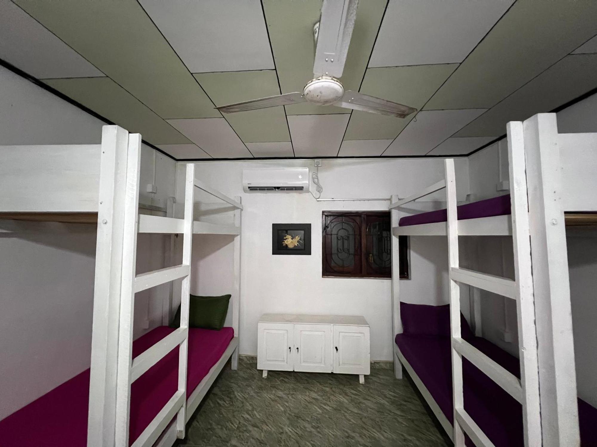 Honey Beach Hostel Negombo Buitenkant foto