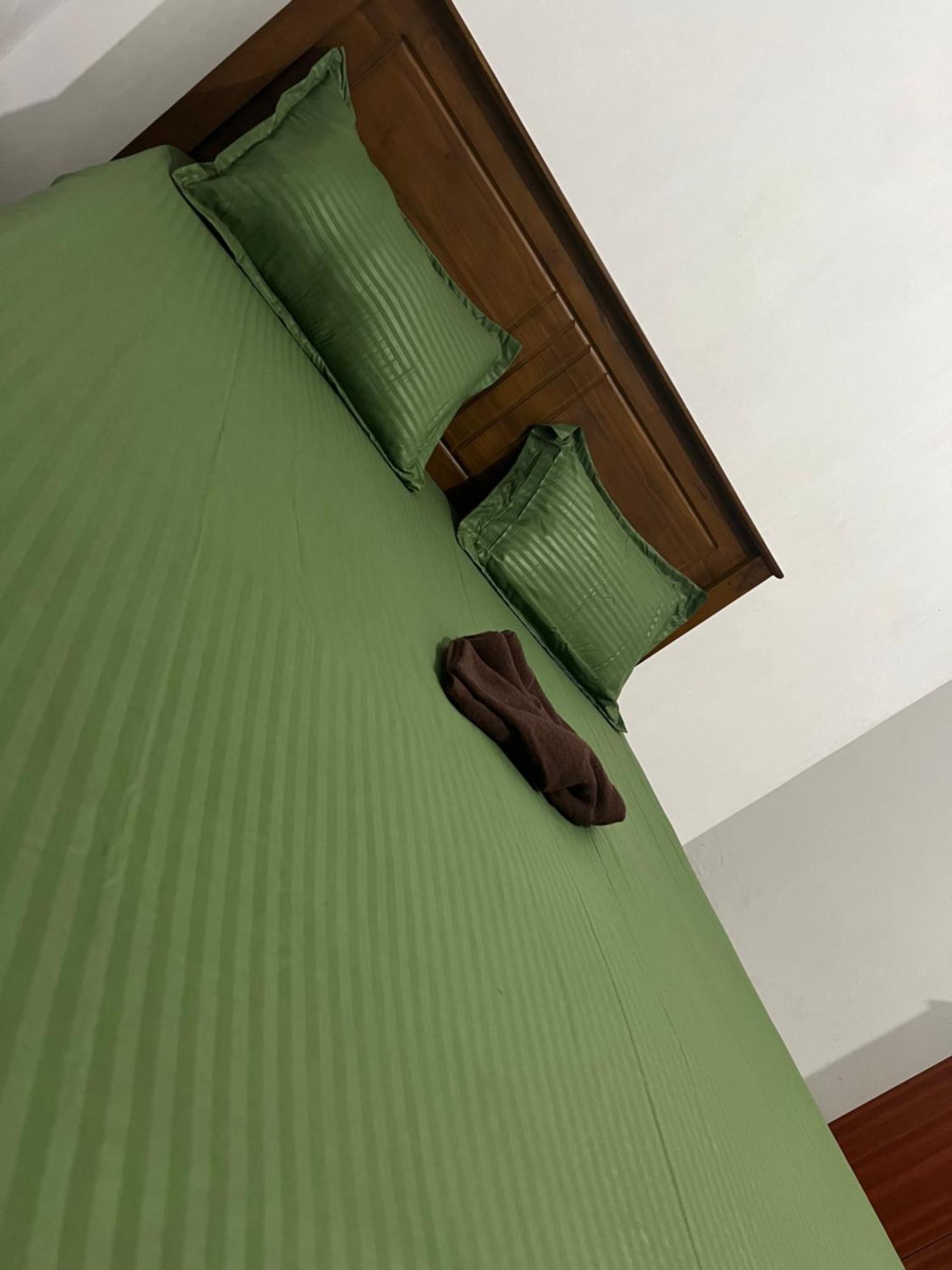 Honey Beach Hostel Negombo Buitenkant foto