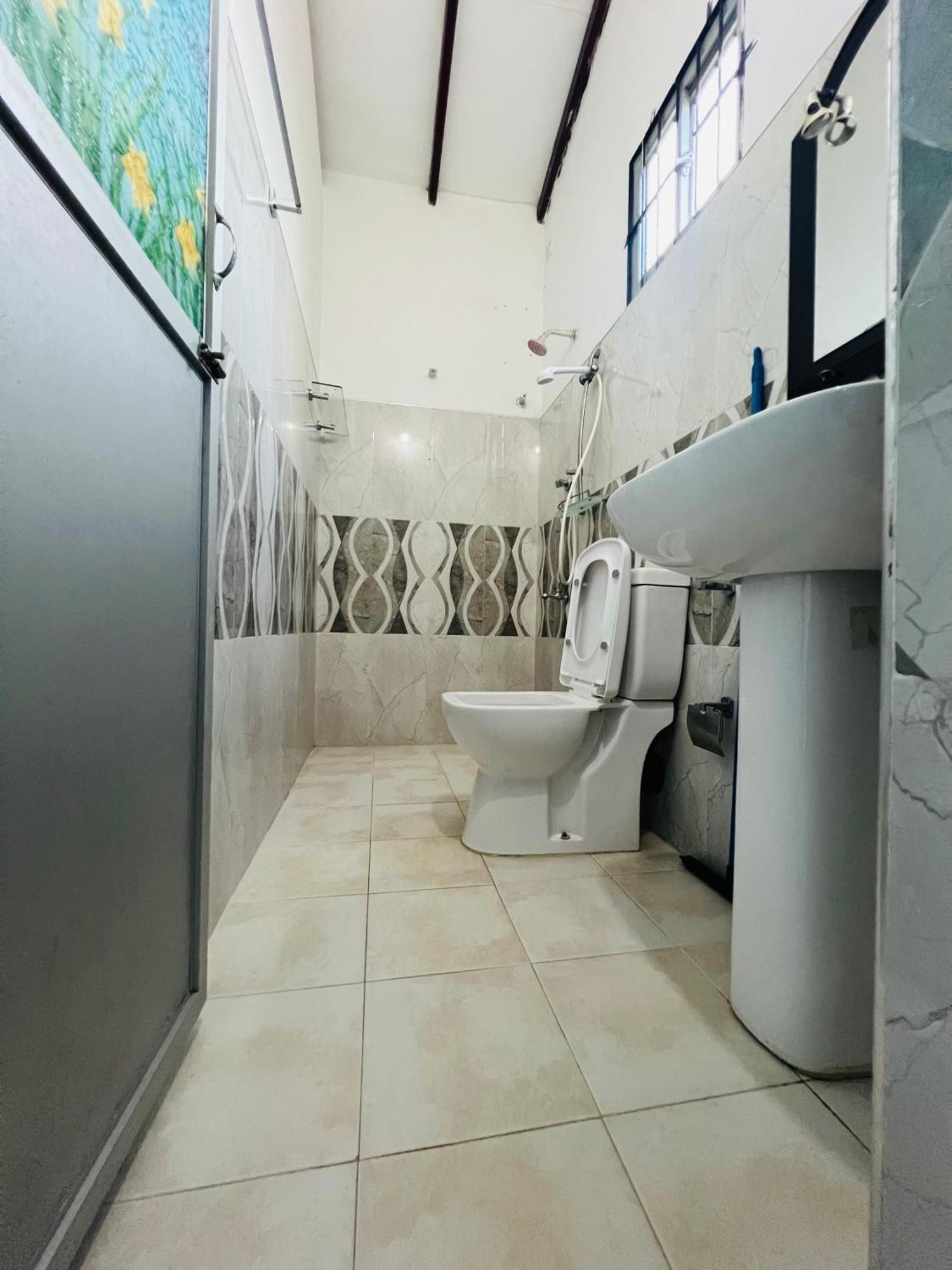 Honey Beach Hostel Negombo Buitenkant foto