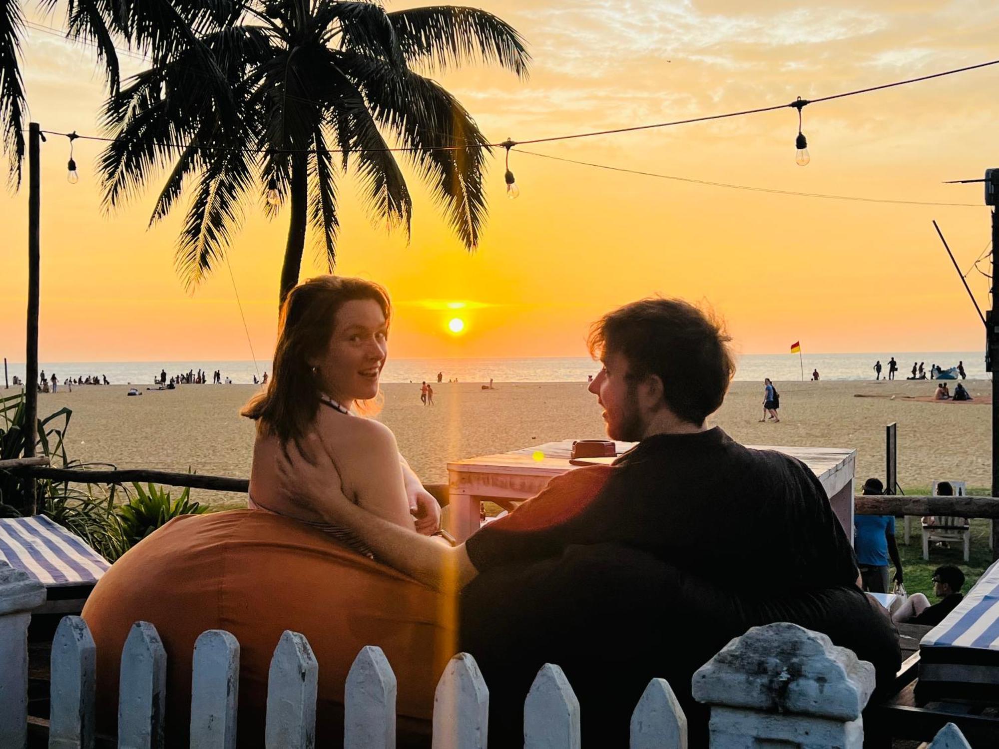 Honey Beach Hostel Negombo Buitenkant foto